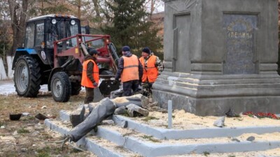 В Павлодаре разбился памятник Ленину, установленный в 1928 году