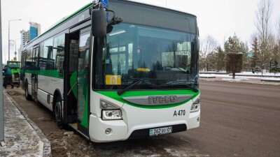 Автобусы опаздывают на 40 минут из-за непогоды в Астане