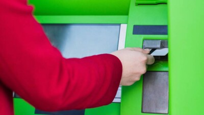 Обманувшие казахстанцев на 200 млн тенге мошенники оформляли карты на судимых и студентов