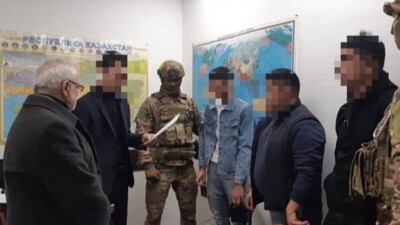 Оказавшиеся афганцами "европейцы" пытались дать взятку чиновнику в Алматы