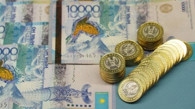 Угрозы курсу тенге в 2024 году назвали финансисты