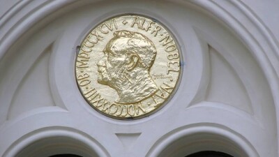 Нобелевскую премию по экономике присудили учёным из США за исследования банков и финансовых кризисов