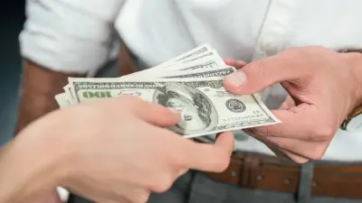 Доллар продают по 550 тенге в обменниках Казахстана