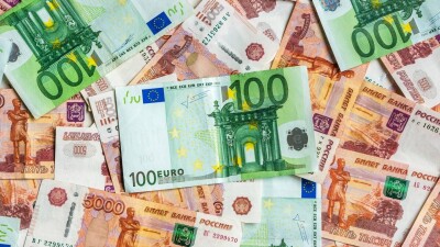 Чистые продажи рубля и евро резко упали в Казахстане в уходящем году