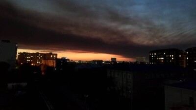 В Атырауской области загорелся камыш. Вездеход пожарных увяз в болоте и сгорел