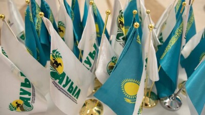 Кто из членов партии "Ауыл" получил мандаты депутатов в мажилисе