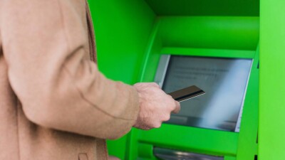 Ответственность за передачу банковских карт мошенникам могут ввести в Казахстане