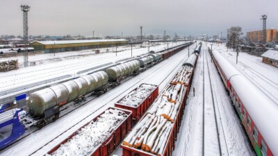 На перегоне Шу – Отар, где застряли 11 поездов, возобновили движение