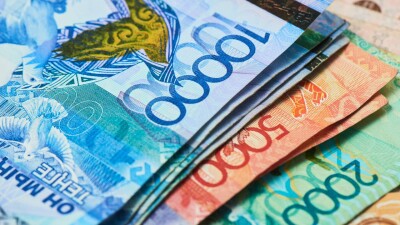 Ветхие тенге можно бесплатно обменять на новые, напомнили в Нацбанке