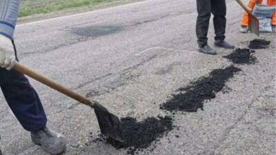 Моментально заделывать ямы на дорогах пробует Казавтожол