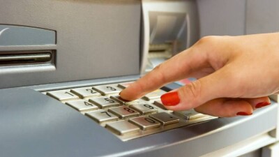 Подсанкционные банки России не смогут выпускать карты Visa и Mastercard