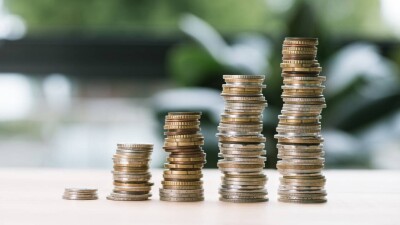 Кому в феврале предлагали зарплату в 900 тысяч тенге на Электронной бирже труда