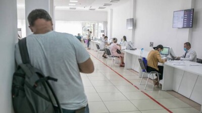 В ЦОНах Алматы с социально-уязвимого населения незаконно собирали госпошлину