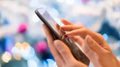 О риске потерять медстраховку стали предупреждать по SMS в Казахстане