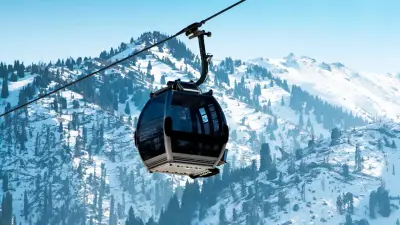 На двух канатных дорогах в горах Алматы продлили профилактические работы