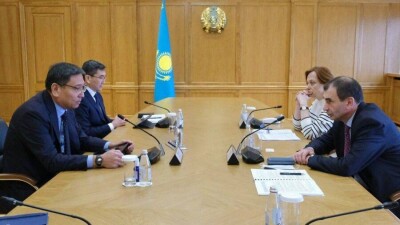 Строительство ЛРТ в Алматы обсудили аким Досаев с вице-президентом ЕБРР