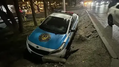 Личность водителя, спровоцировавшего ДТП с полицейской машиной, устанавливают в Алматы