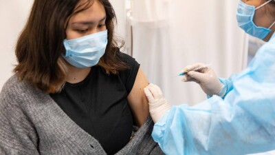 Минздрав: Привиться Pfizer могут все желающие