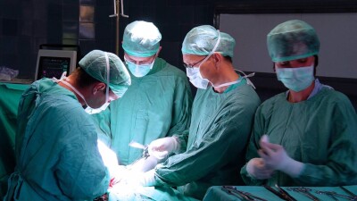 Врачи вернули способность ходить 100-летней карагандинке, сломавшей бедро