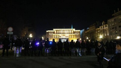 Массовые протесты в Белграде: полиция задержала почти 40 человек, ранено более 30 полицейских