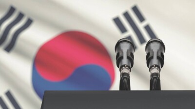 Прокуратура Южной Кореи продолжает вызывать на допрос временно отстранённого президента