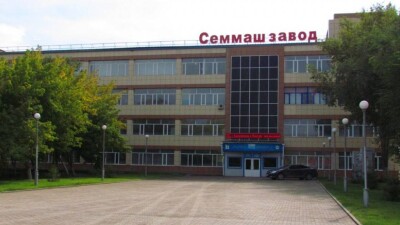 Рабочих и менеджеров машзавода с миллиардными долгами допрашивают в прокуратуре Семея