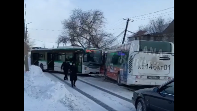 Пассажиры попали в больницу после столкновения двух автобусов в Нур-Султане