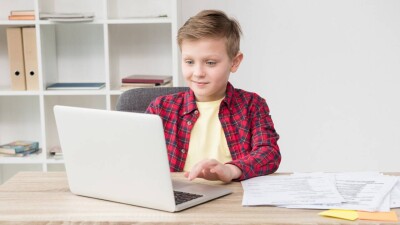 При какой погоде школьников в Астане отправляют на удалёнку