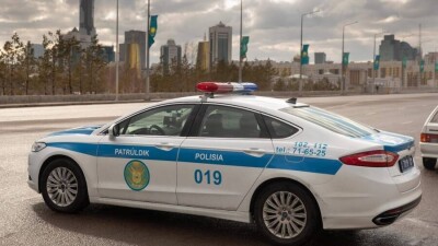 У жительницы Нур-Султана на пути в банк вырвали из рук пакет с 2,8 млн тенге