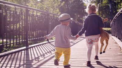 Число работников опеки кратно увеличат в Казахстане. Их зарплаты повысят