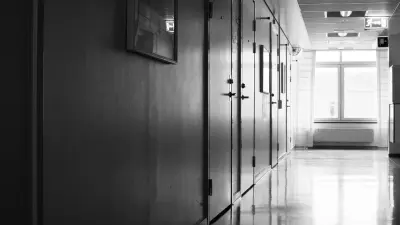 Выбросившей детей из окна павлодарке предстоит принудительное лечение