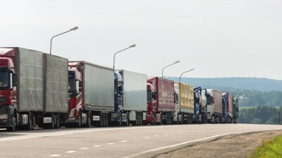 Скидку для грузовиков на ускоренное пересечение границы отменили в Казахстане