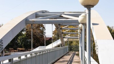 Ключи от подъёмников на дорожных переходах выдают людям с инвалидностью в Алматы