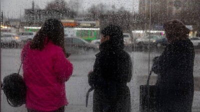 Не паркуйтесь под деревьями: ДЧС предупредил о сильном ветре в Алматы