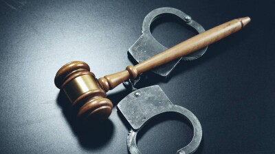 В Алматы бывшую судью Жолманову заподозрили в мошенничестве