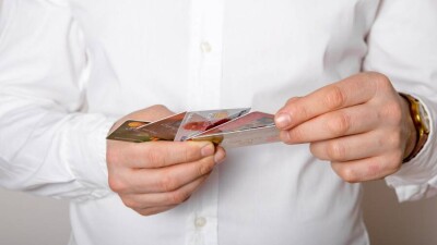 Как налоговики мешают чиновникам выводить капиталы за рубеж