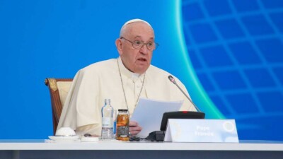 Папа Римский назвал бедность главным фактором риска для человечества