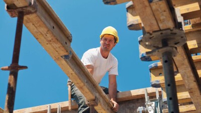 Строители моста в Семее пожаловались на невыплату зарплаты