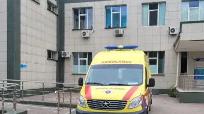 Скорая помощь сбила подростка на пешеходном переходе в Алматы