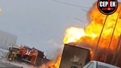 Прицеп сгорел прямо на дороге в Хромтау. Он перевозил газовые баллоны
