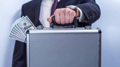 "У вас проблемы, нужна взятка": 390 тысяч долларов пытались выманить у бизнесмена в Алматы