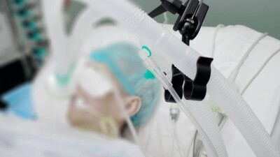 Два грузовика столкнулись под Алматы: один из водителей скончался