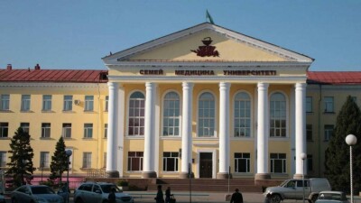 Кандидат в президенты Мейрам Кажыкен посетил Медицинский университет Семея