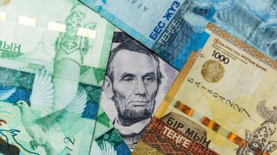 Эксперты сомневаются, что курс доллара к тенге будет стабильным в декабре без вмешательства Нацбанка