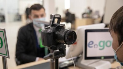 ЦОНы прекращают выдавать бумажные расписки по восьми госуслугам