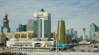 Мажилисмен о долларе за 500 тенге: Правительство на стороне простых людей или олигархов?