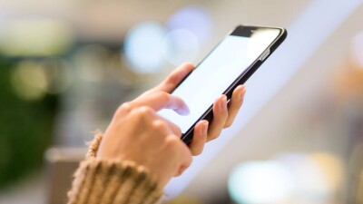 Казахстанцам без прописки снова стали приходить SMS от МВД