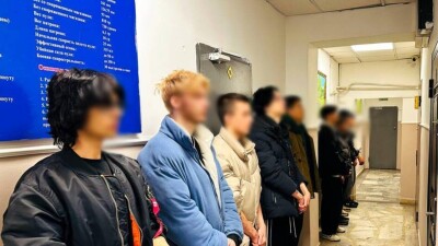 Семерых помощников мошенников поместили в изолятор в Алматинской области
