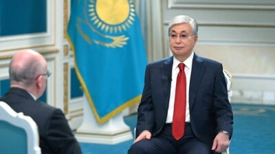 Токаев: Тех, кто выступал против государственных устоев, не стоит превращать в национальных героев