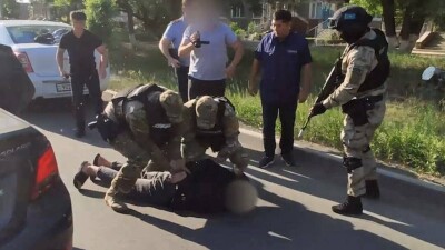 Предполагаемую банду вымогателей задержали в окрестностях Бурабая